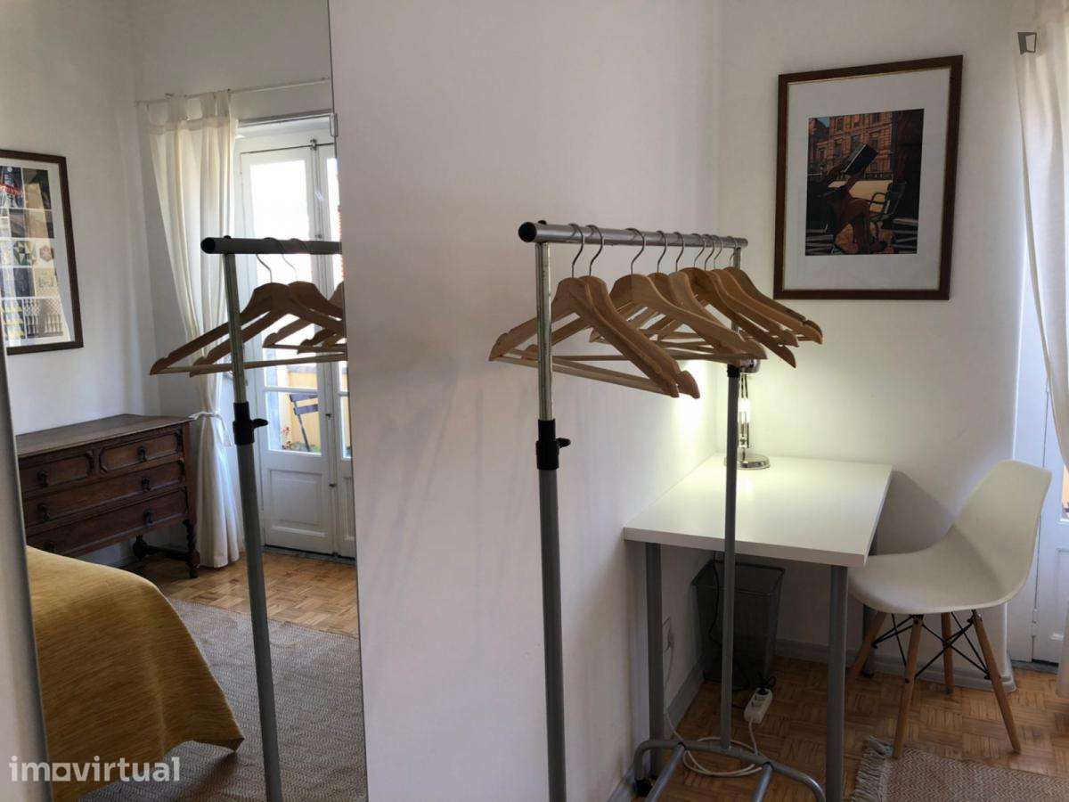 Quarto - localizado em Anjos Lisbon - Grande imagem: 4/30