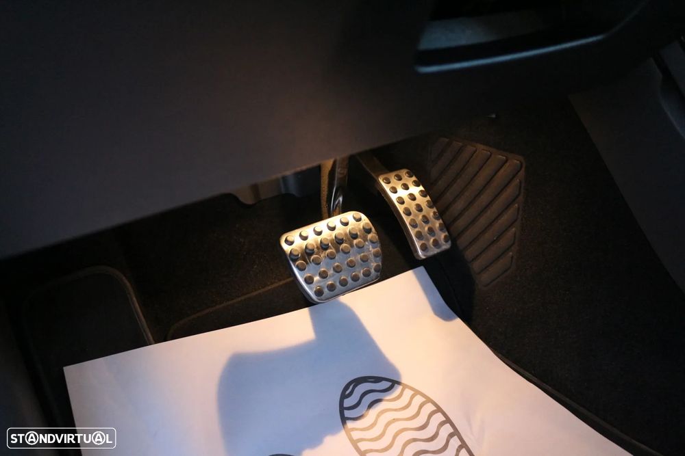 Mercedes-Benz A 250 Limousine e AMG Line - 31