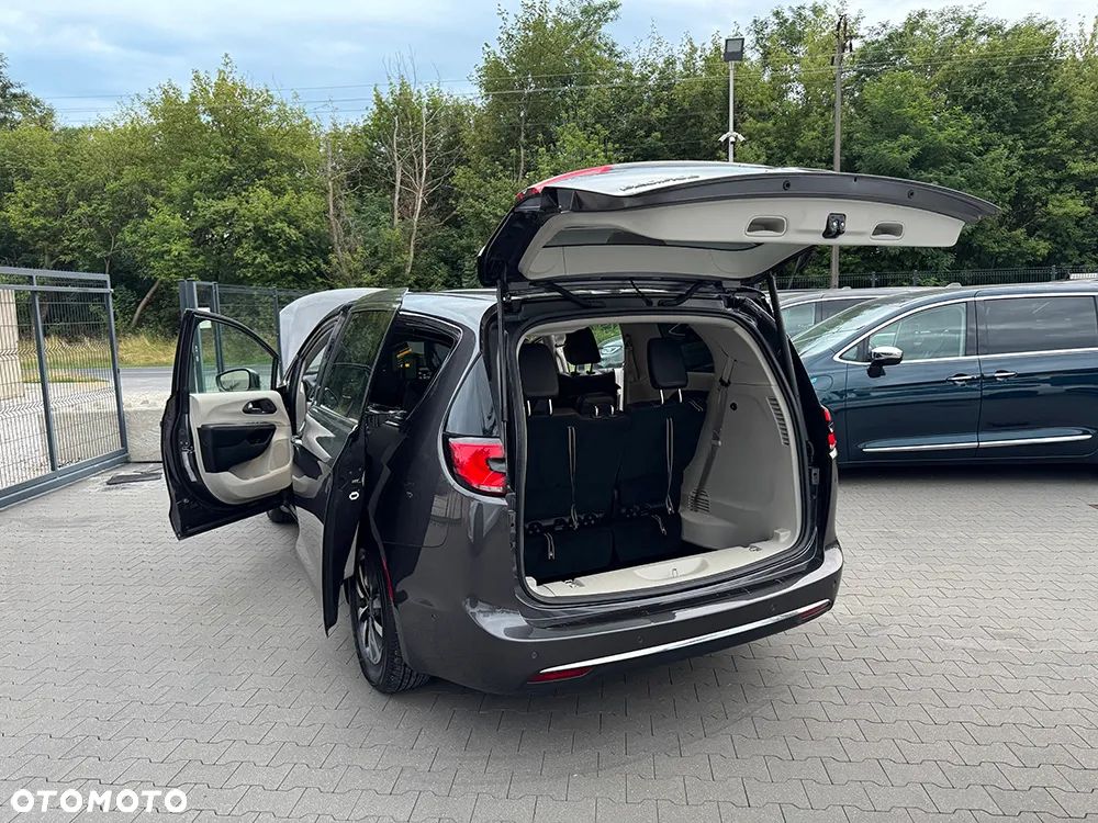 Chrysler Pacifica - 17