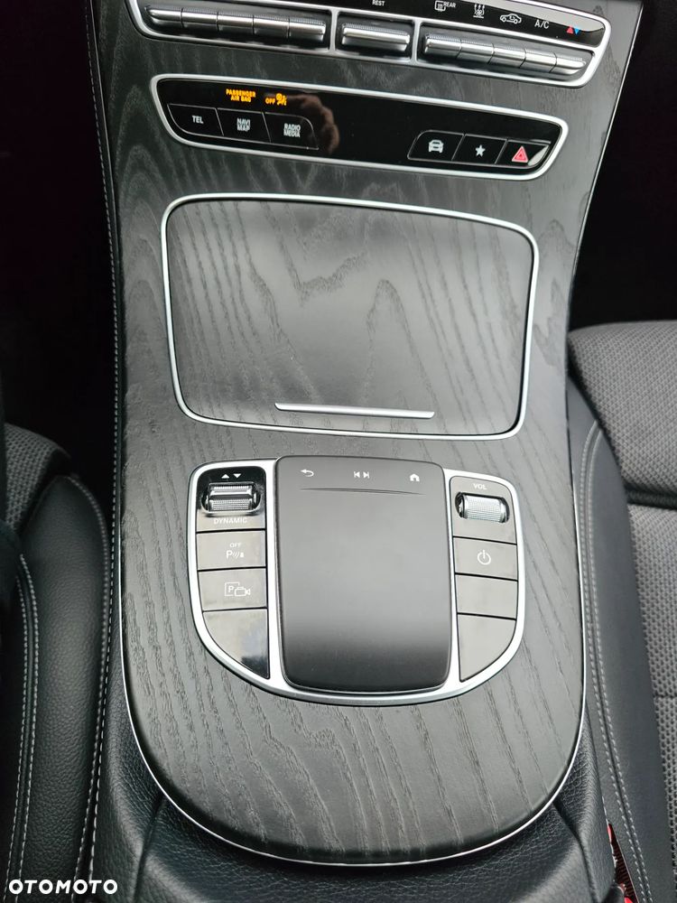 Mercedes-Benz Klasa E 300 Business Edition - 28