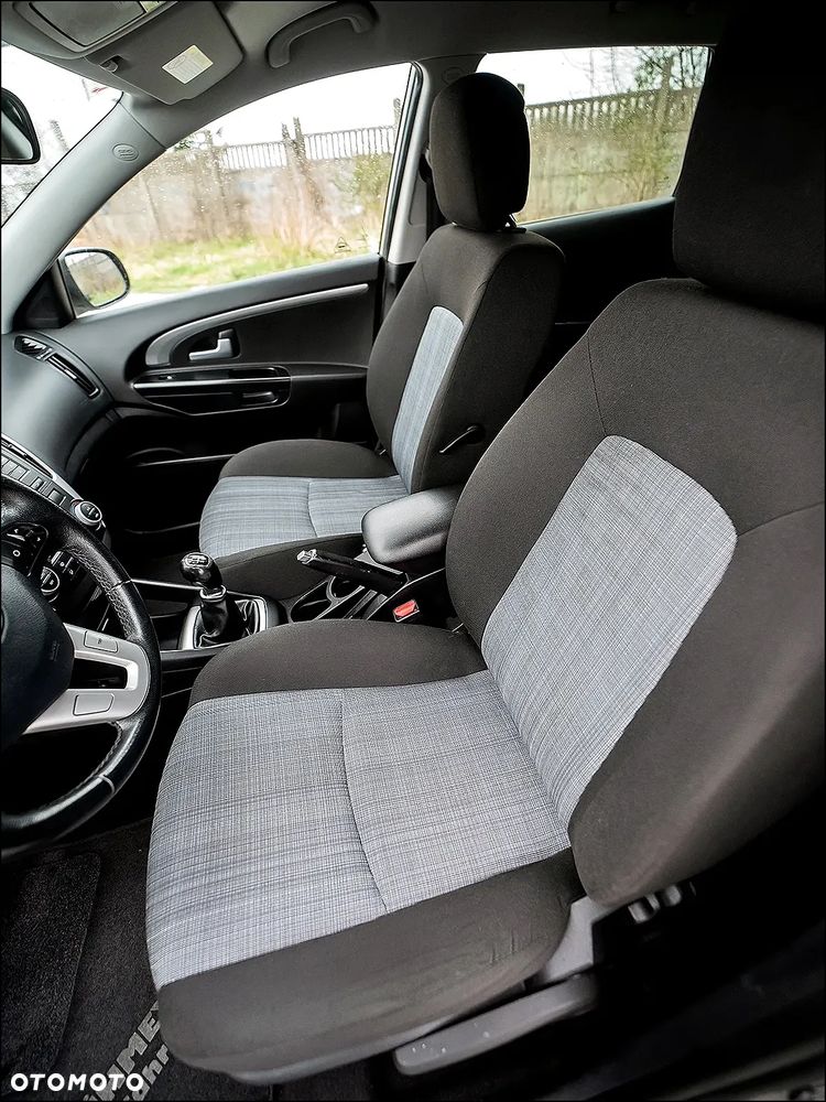 Kia Ceed - 32