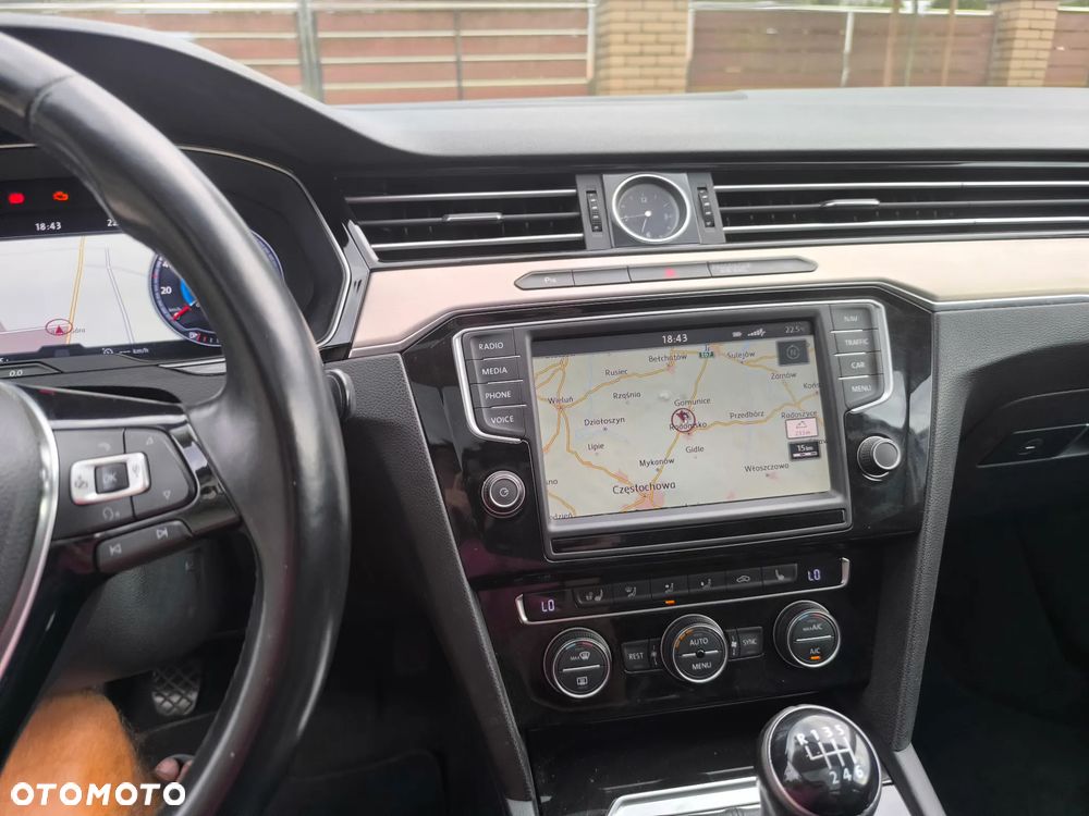 Volkswagen Passat 2.0 TDI SCR Highline - 11