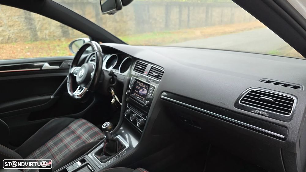 VW Golf 2.0 GTI - 12