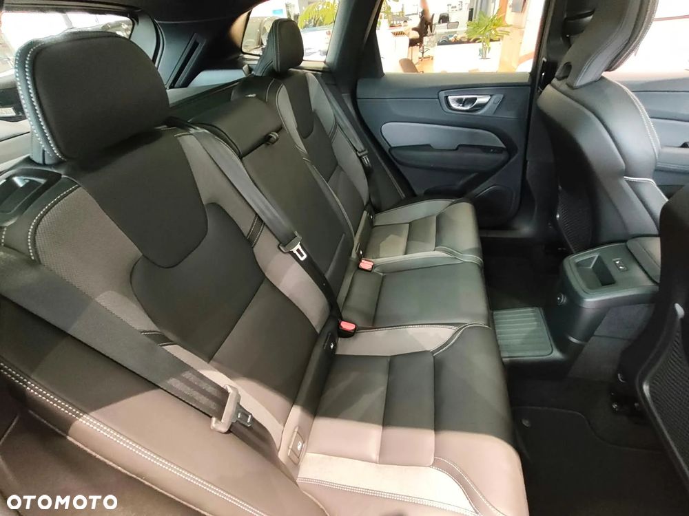 Volvo XC 60 T8 Plug-In Hybrid AWD Ultimate Black Edition - 25