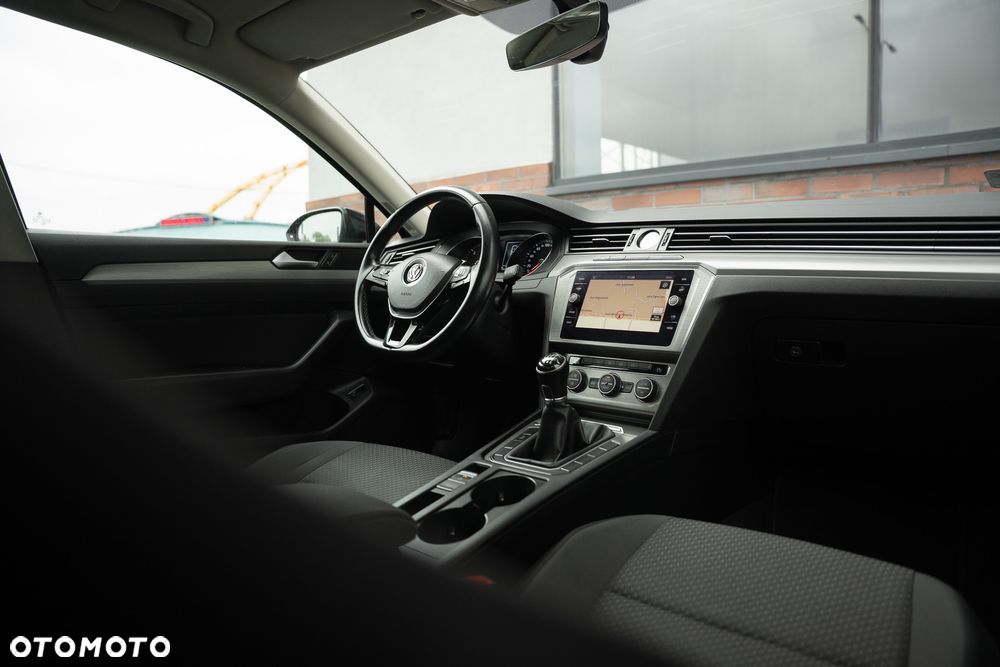 Volkswagen Passat 1.6 TDI BMT Trendline - 29