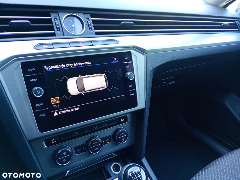 Volkswagen Passat 1.4 TSI BMT Trendline - 12