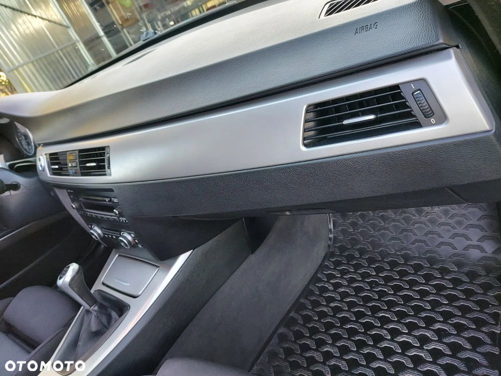 BMW Seria 3 320i - 15