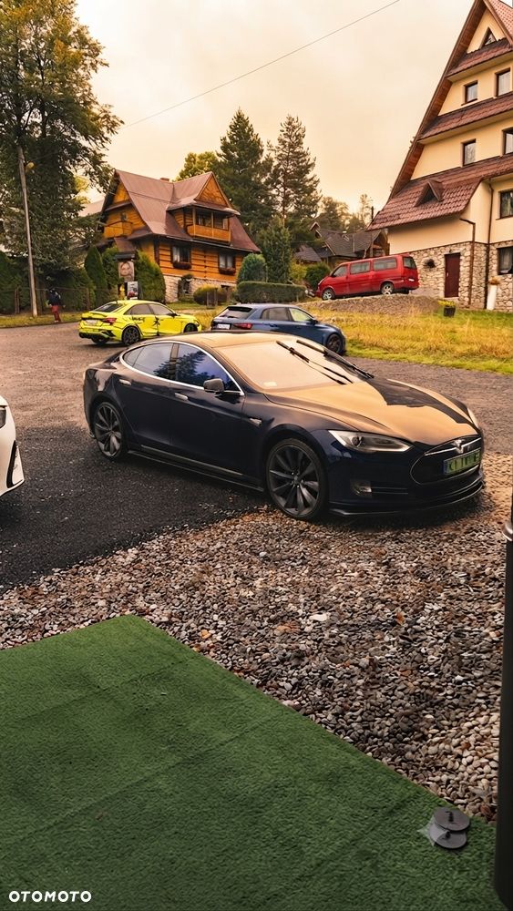 Tesla Model S - 1