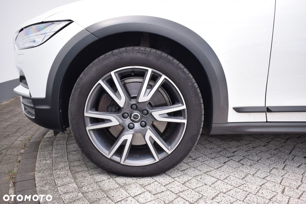 Volvo V90 Cross Country - 12