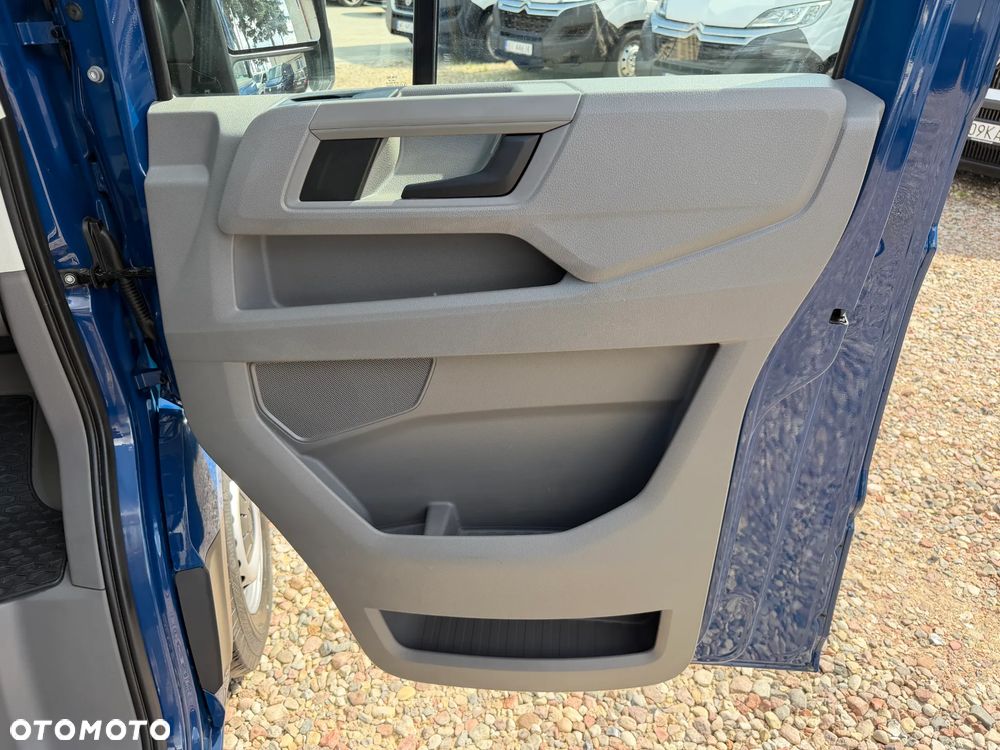Volkswagen CRAFTER L2H1 Salon Polska Jak Nowy Pełny serwis ASO VW Trwał silnik 2.0TDI 140KM bez BiTurbo! Kamera cofania Parktroniki Przód oraz Tył, Fabryczna zabudowa przestrzeni ładunkowej, Homologacja VAT-1 Alarm, Tempomat z ogranicznikiem pręd.. MirrorLink, Android Auto, Apple Carplay, Ekran 6,5' - 12