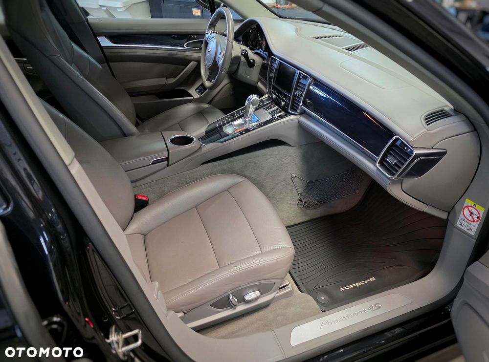 Porsche Panamera 4S PDK - 30