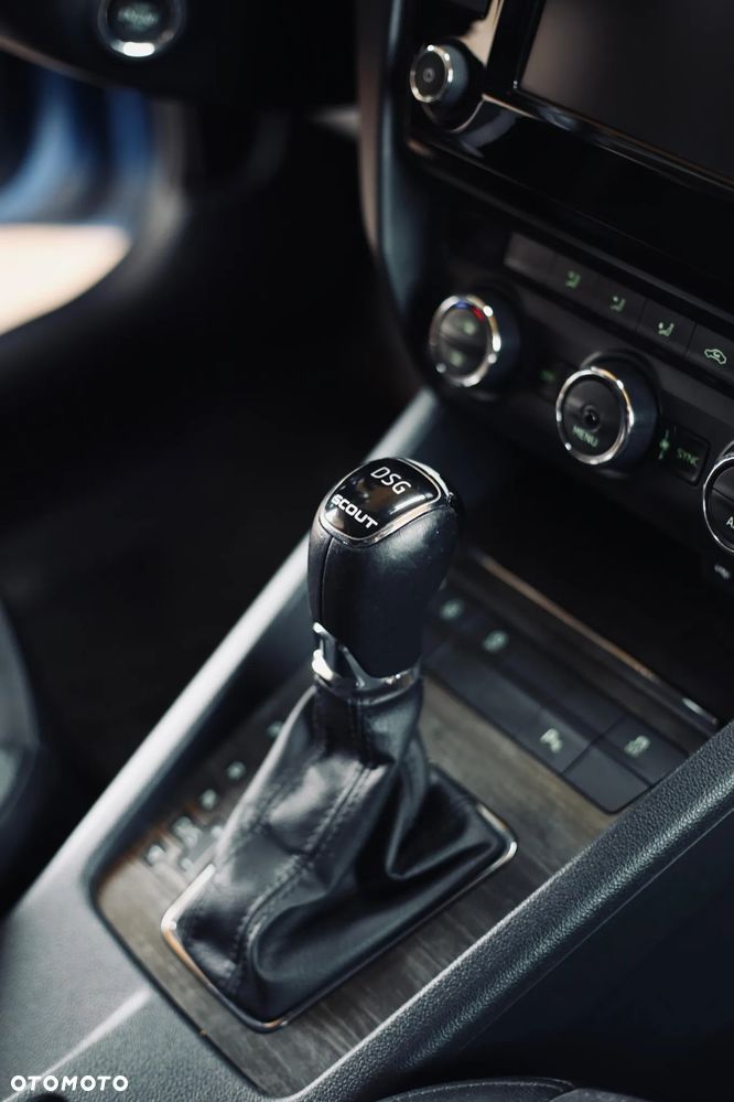 Skoda Octavia Scout 2.0 TDI 4x4 DSG - 15