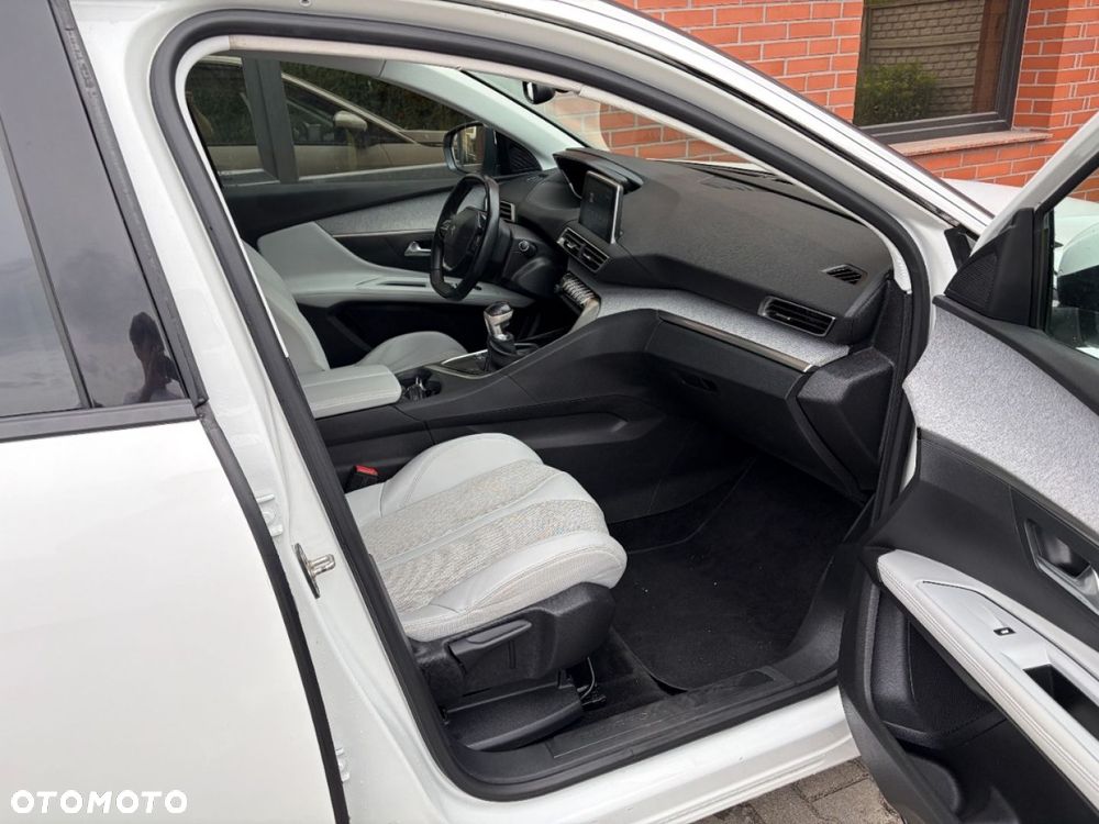 Peugeot 5008 1.5 BlueHDi Allure S&S - 17