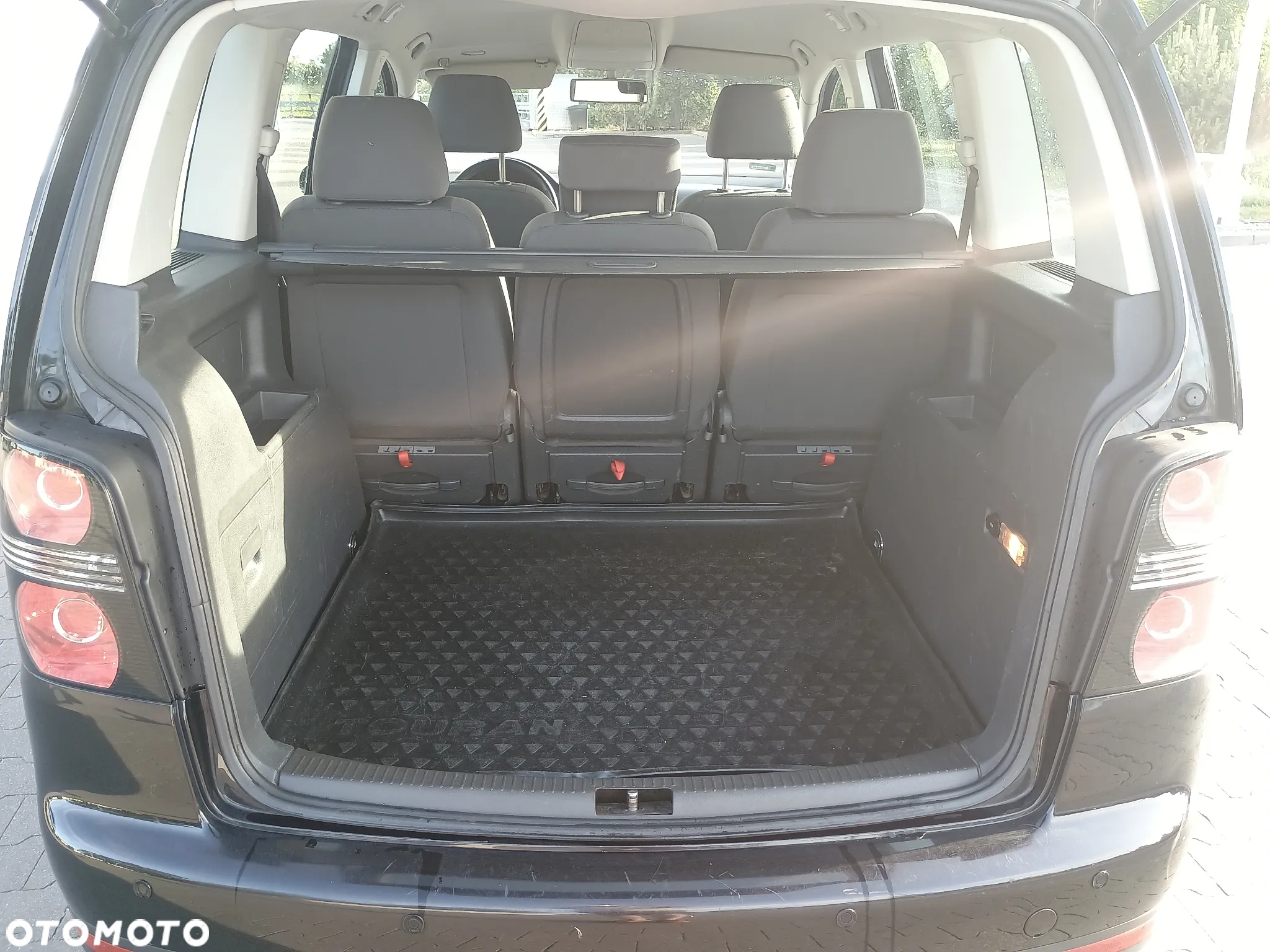 Volkswagen Touran 2.0 TDI DPF Comfortline - 4