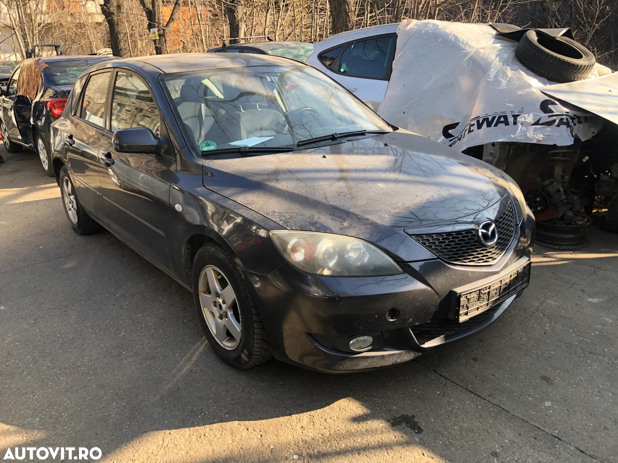 Dezmembrez Mazda 3 gri inchis motor diesel 2006 - 2