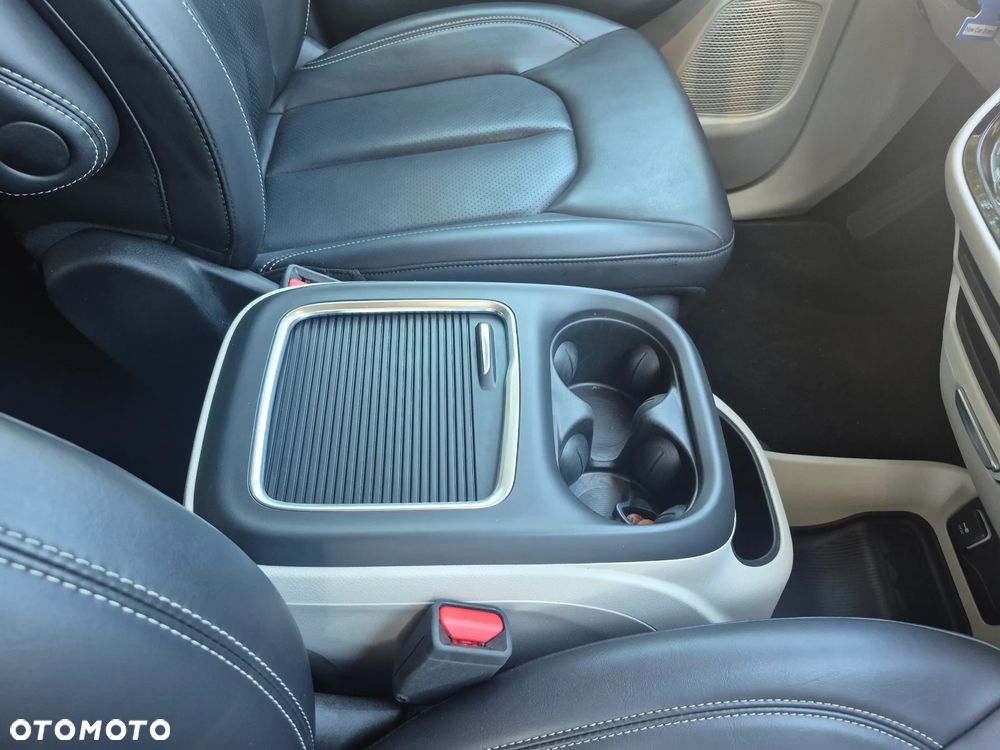 Chrysler Pacifica - 30
