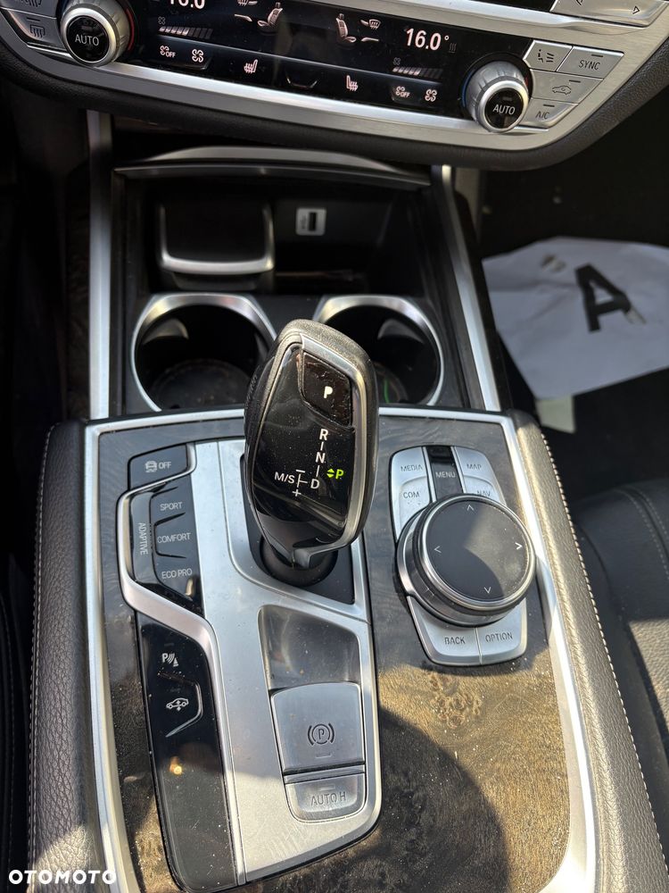 BMW Seria 7 740Li - 35