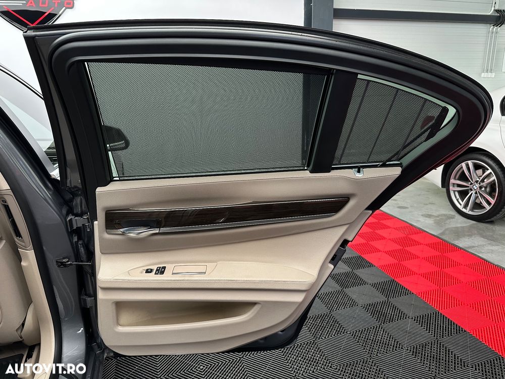BMW Seria 7 740d xDrive - 24