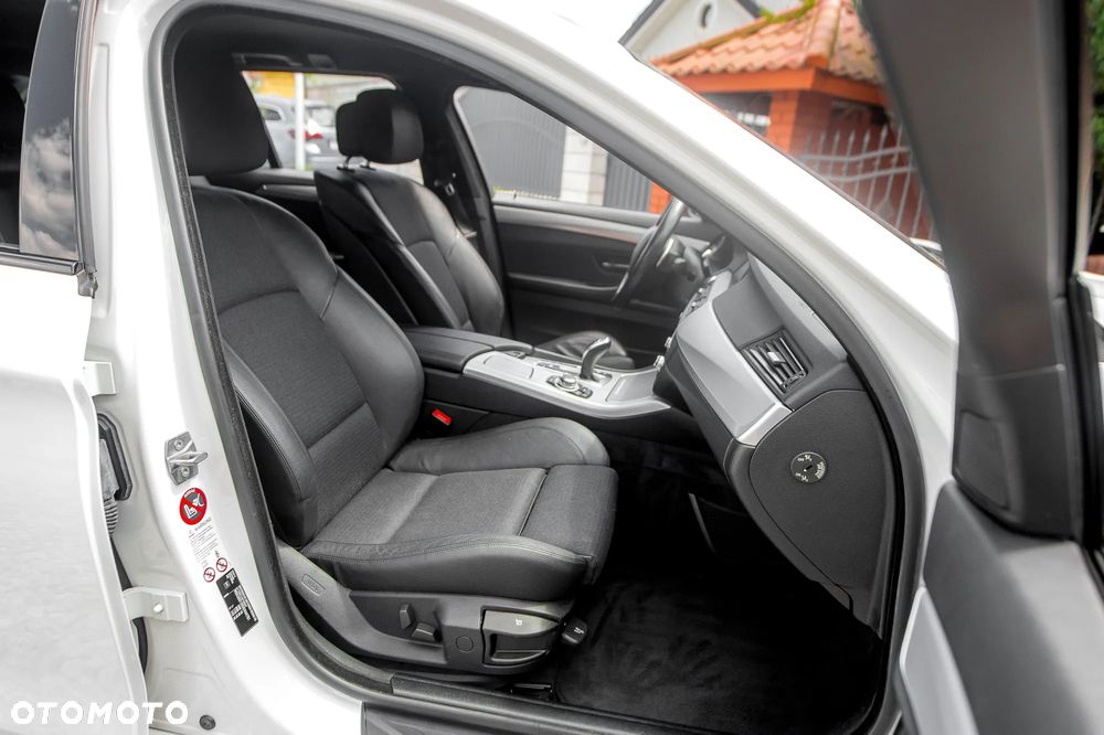 BMW Seria 5 525d xDrive Sport-Aut Modern Line - 22