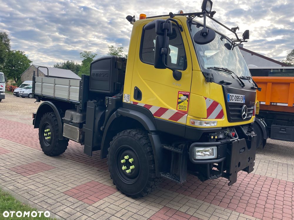 Mercedes-Benz Unimog u 20  pojazd specjalny traktor rolniczy wywrotka pojazd komunalny zimowego utrzymania dróg - 7