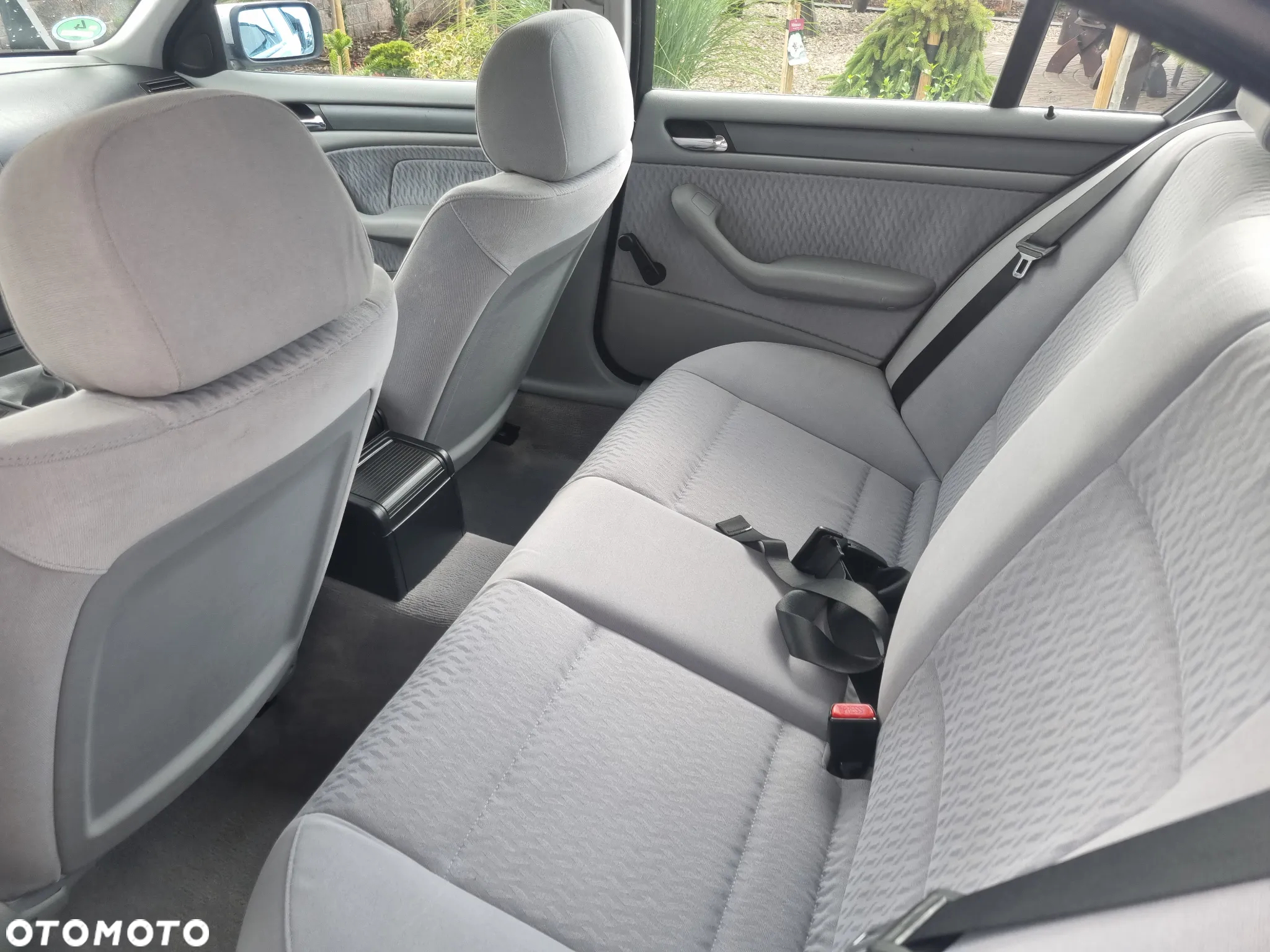BMW Seria 3 318i - 17
