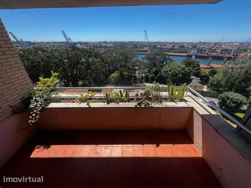 Arrenda-se T2 c/lugar de garagem e arrumos - Grande imagem: 2/12