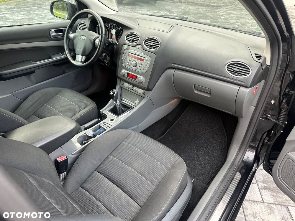 Ford Focus 2.0 16V Titanium - 10