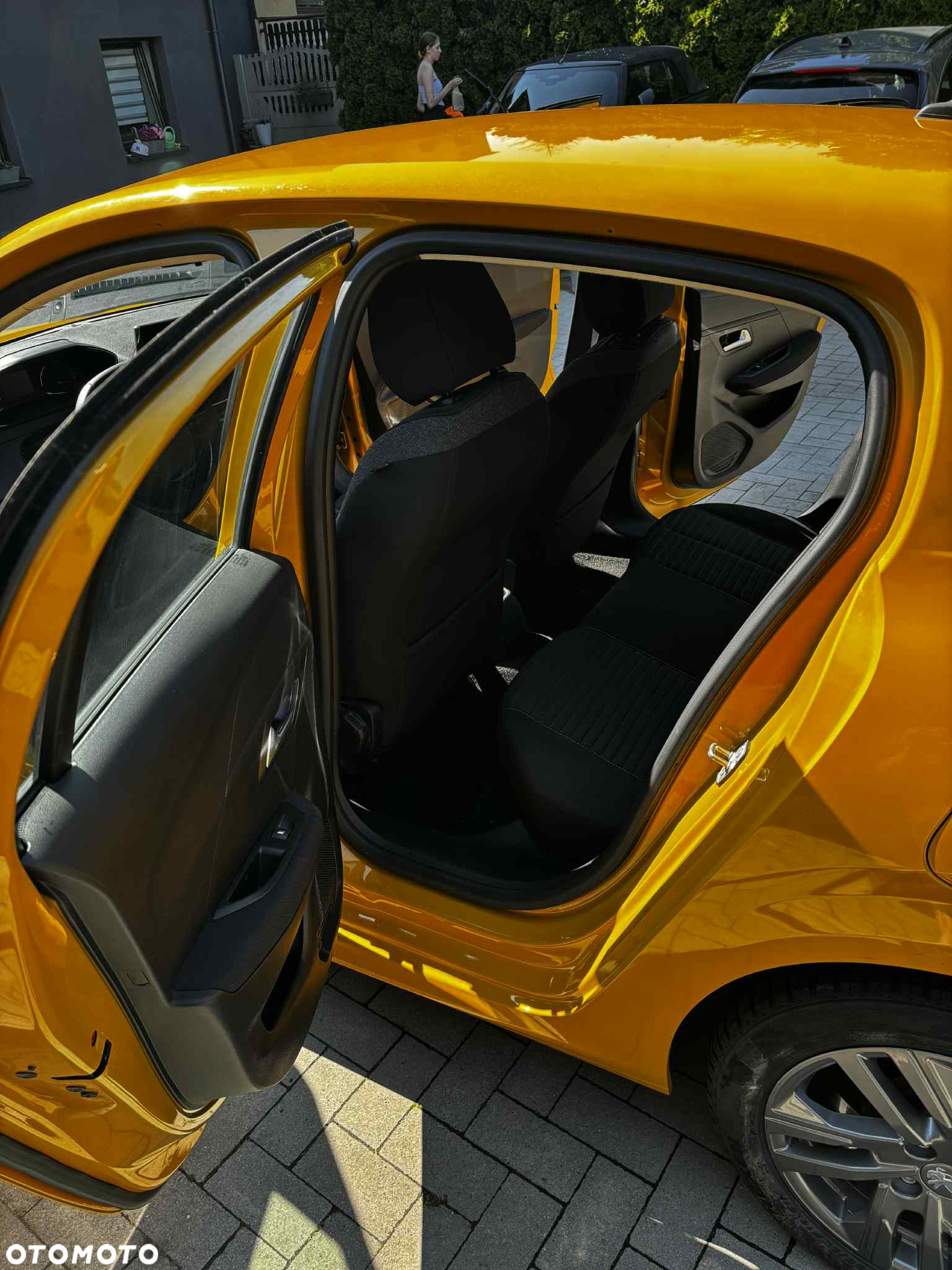Peugeot 208 - 17