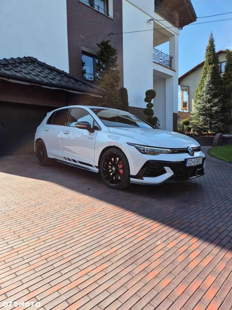 Volkswagen Golf - 1