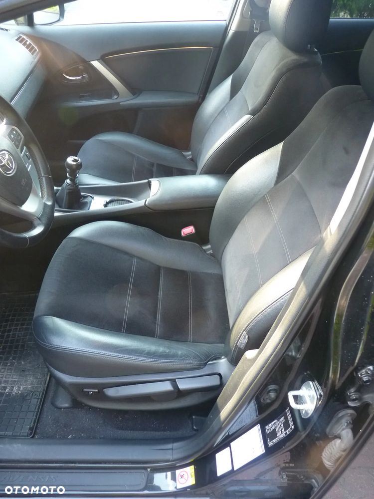 Toyota Avensis 1.8 Executive - 26