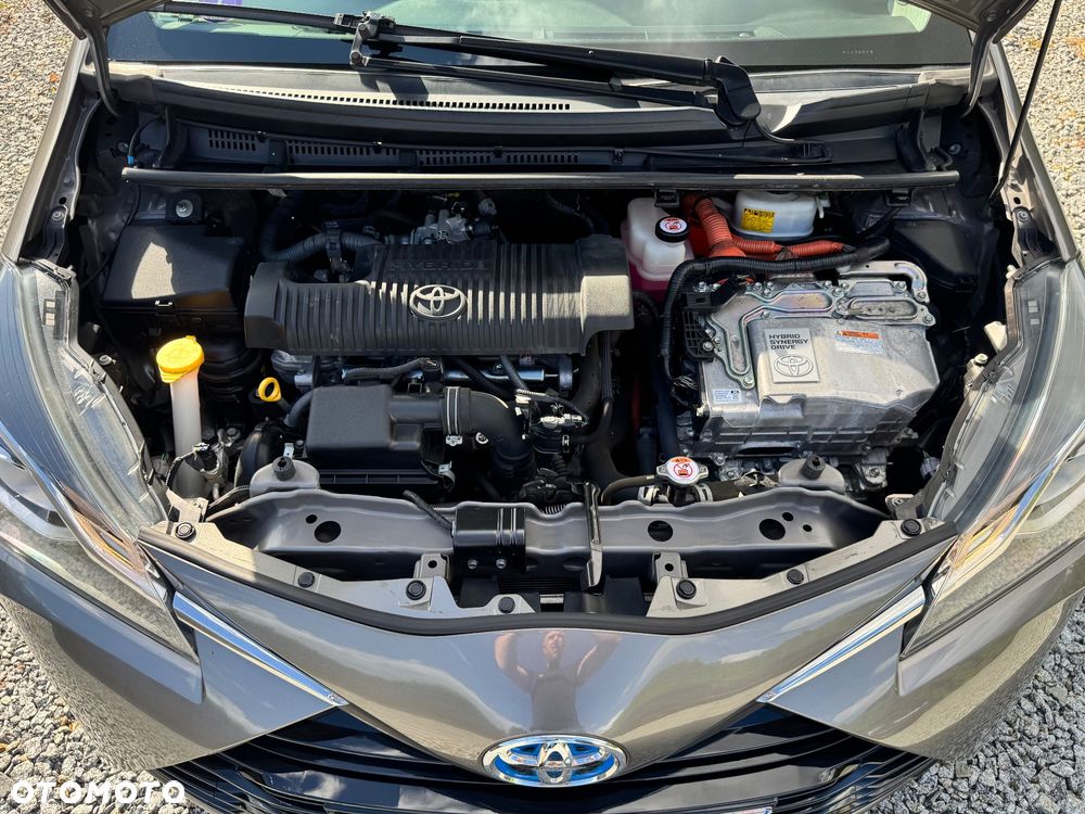 Toyota Yaris Hybrid 100 Business Edition - 18