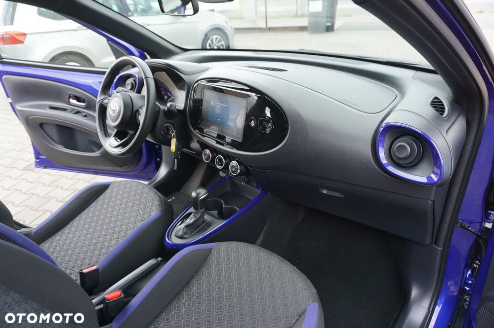 Toyota Aygo X x-shift x-play Team Deutschland - 27