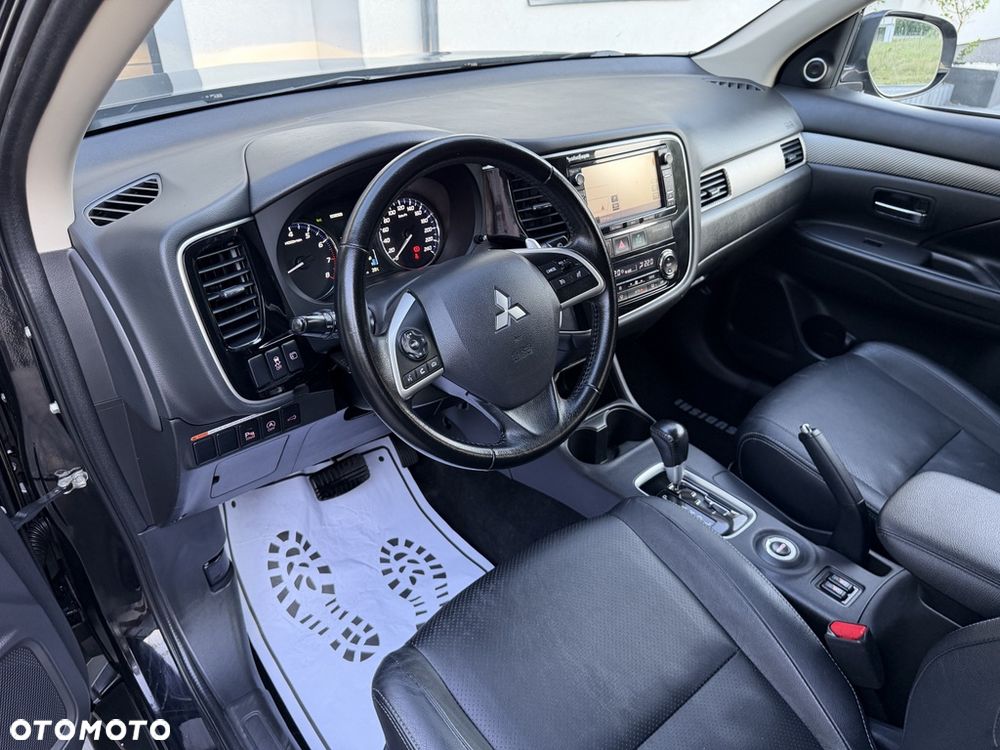 Mitsubishi Outlander 2.0 4WD CVT Diamant+ - 24