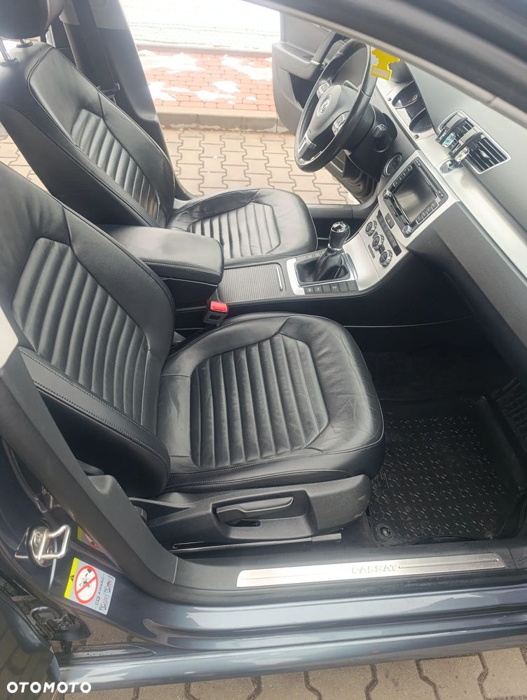 Volkswagen Passat 2.0 TDI Highline - 13