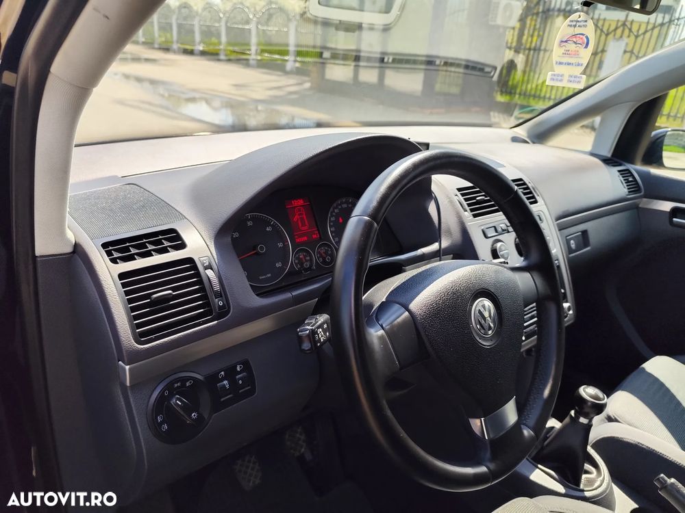 Volkswagen Touran 2.0TDI Highline - 16