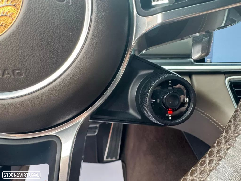 Porsche Panamera Sport Turismo 4 E-Hybrid - 16