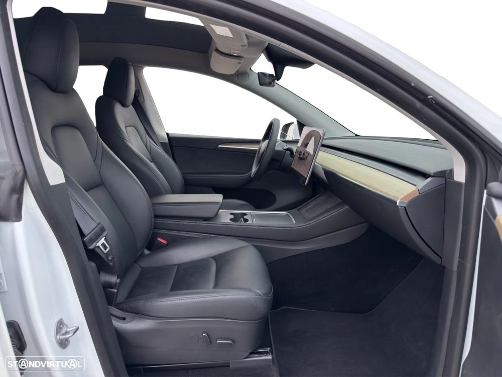 Tesla Model Y Long Range Dual Motor AWD - 13