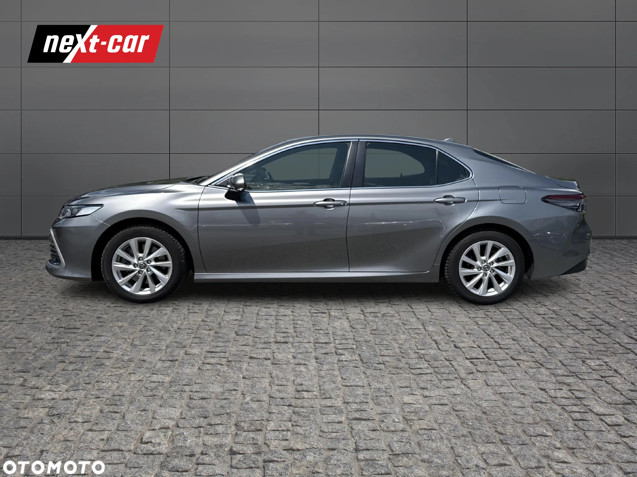 Toyota Camry 2.5 Hybrid Comfort CVT - 2