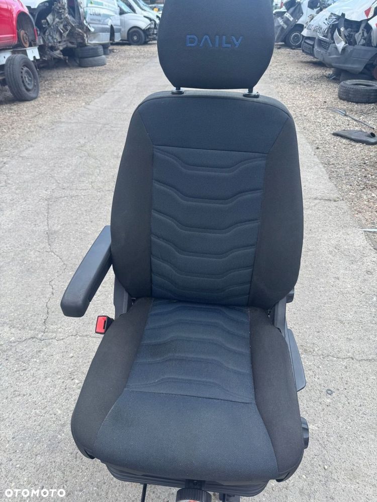 Iveco Daily 35s180 3,0 14-23r fotel lewy pneumatyczny - 1