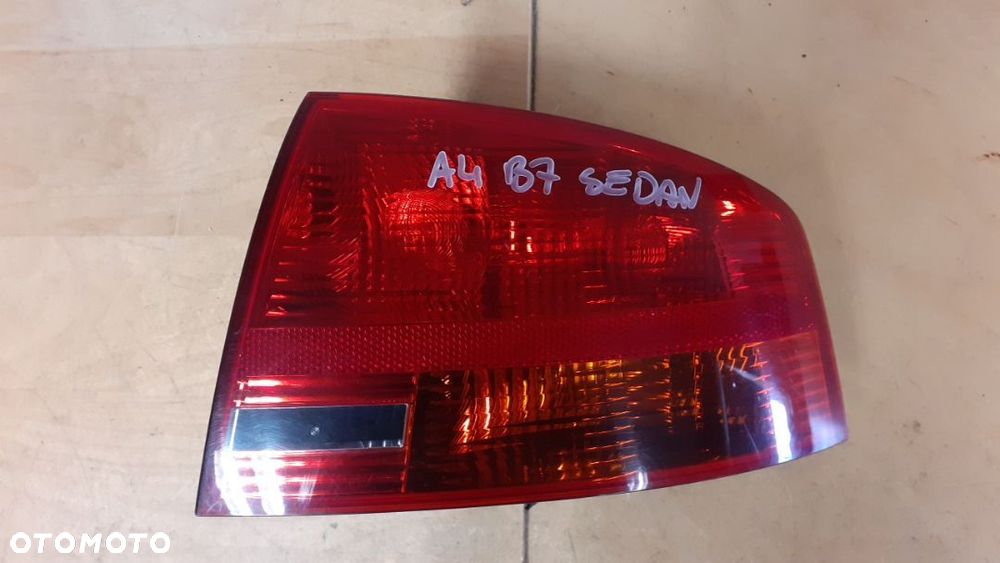 AUDI A4 B7 SEDAN LAMPA TYL TYLNA PRAWA - 1