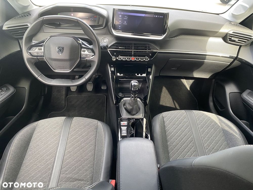 Peugeot 208 - 13