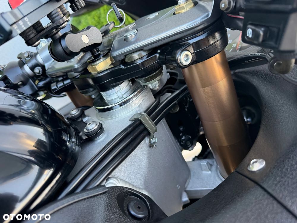 Suzuki GSX-R - 21