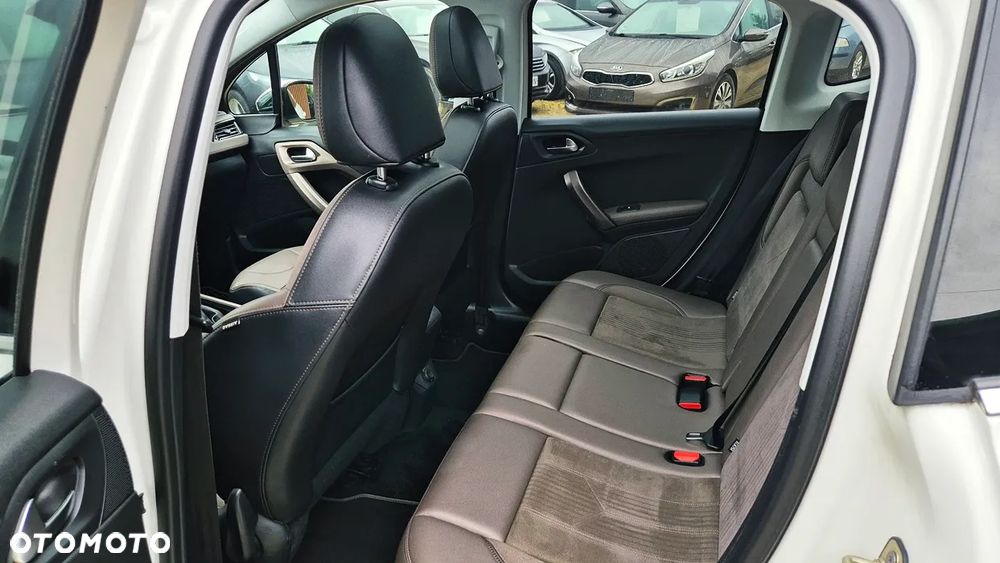 Peugeot 2008 1.6 VTi Allure - 31