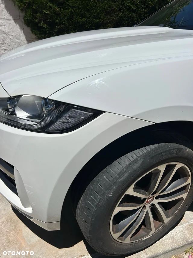 Jaguar F-Pace 2.0 i4D AWD R-Sport - 2