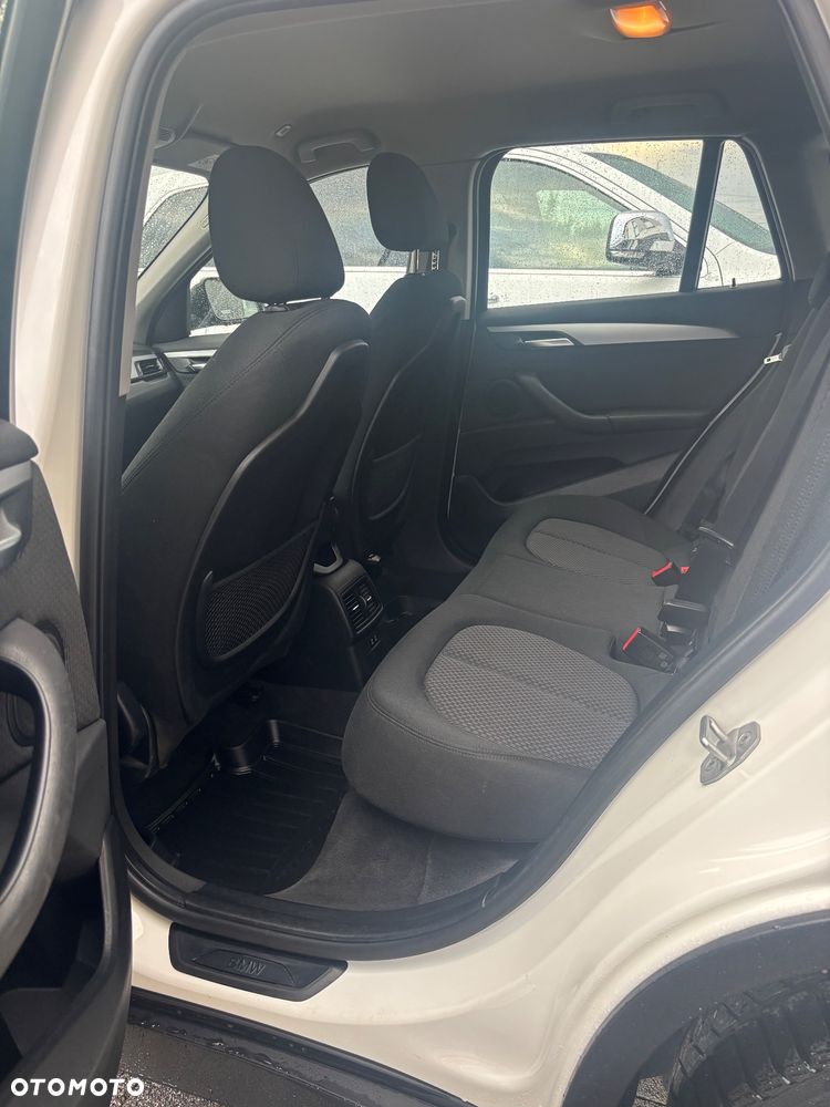 BMW X1 sDrive18i - 19