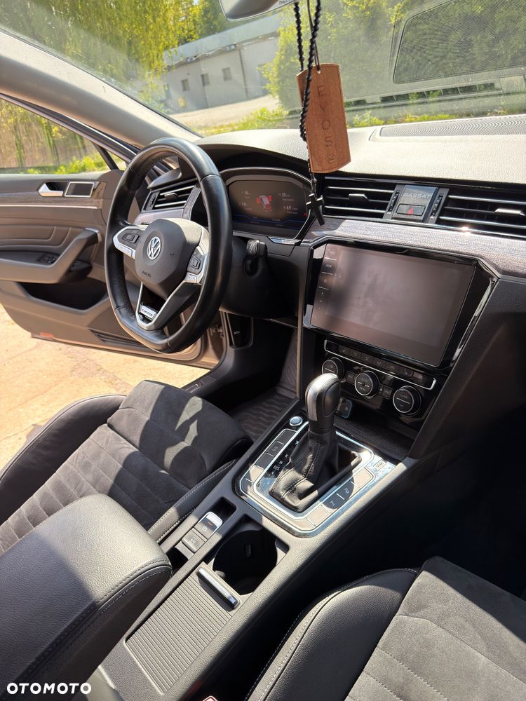 Volkswagen Passat 2.0 TDI SCR DSG 4Motion Business - 18