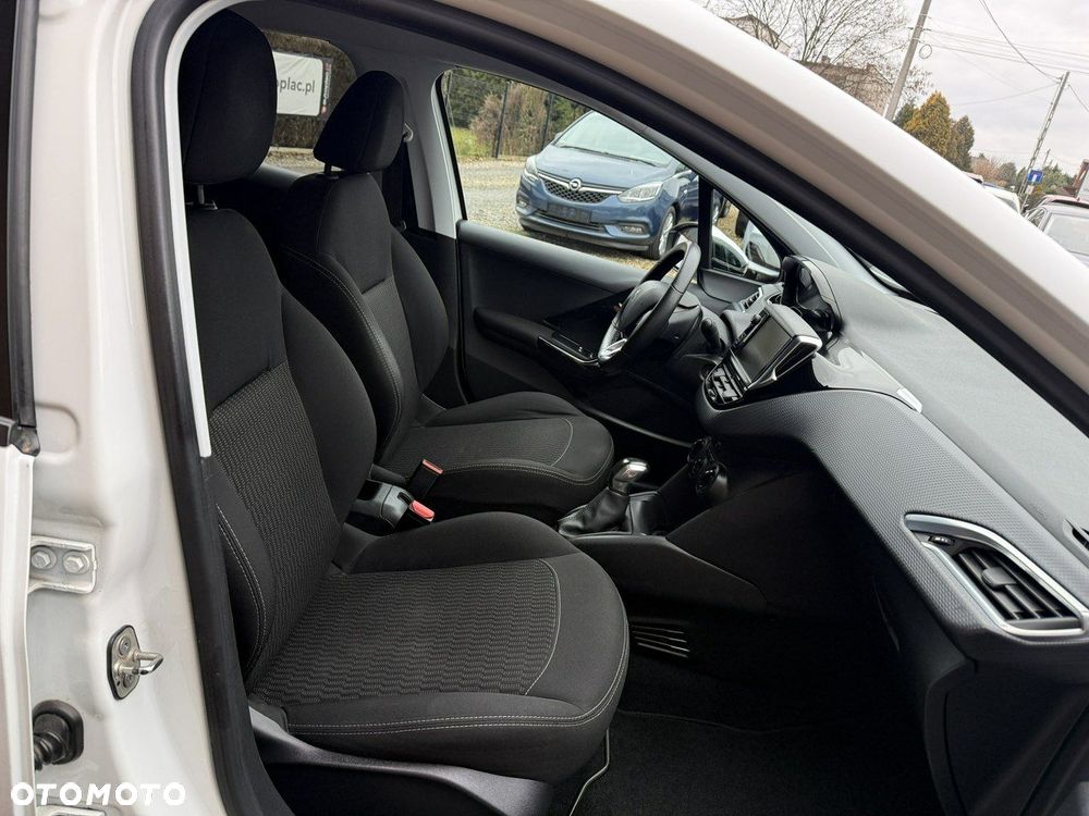 Peugeot 208 1.2 VTi Style - 20