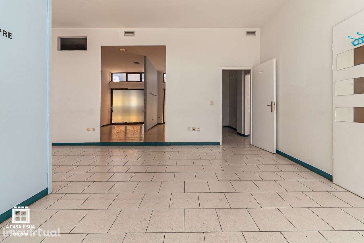 Loja com 254 m2 em São Félix da Marinha - Exclusivo - Grande imagem: 4/34