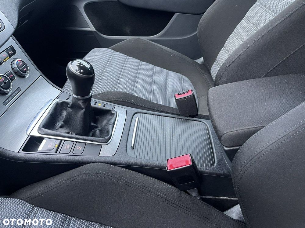 Volkswagen Passat - 28