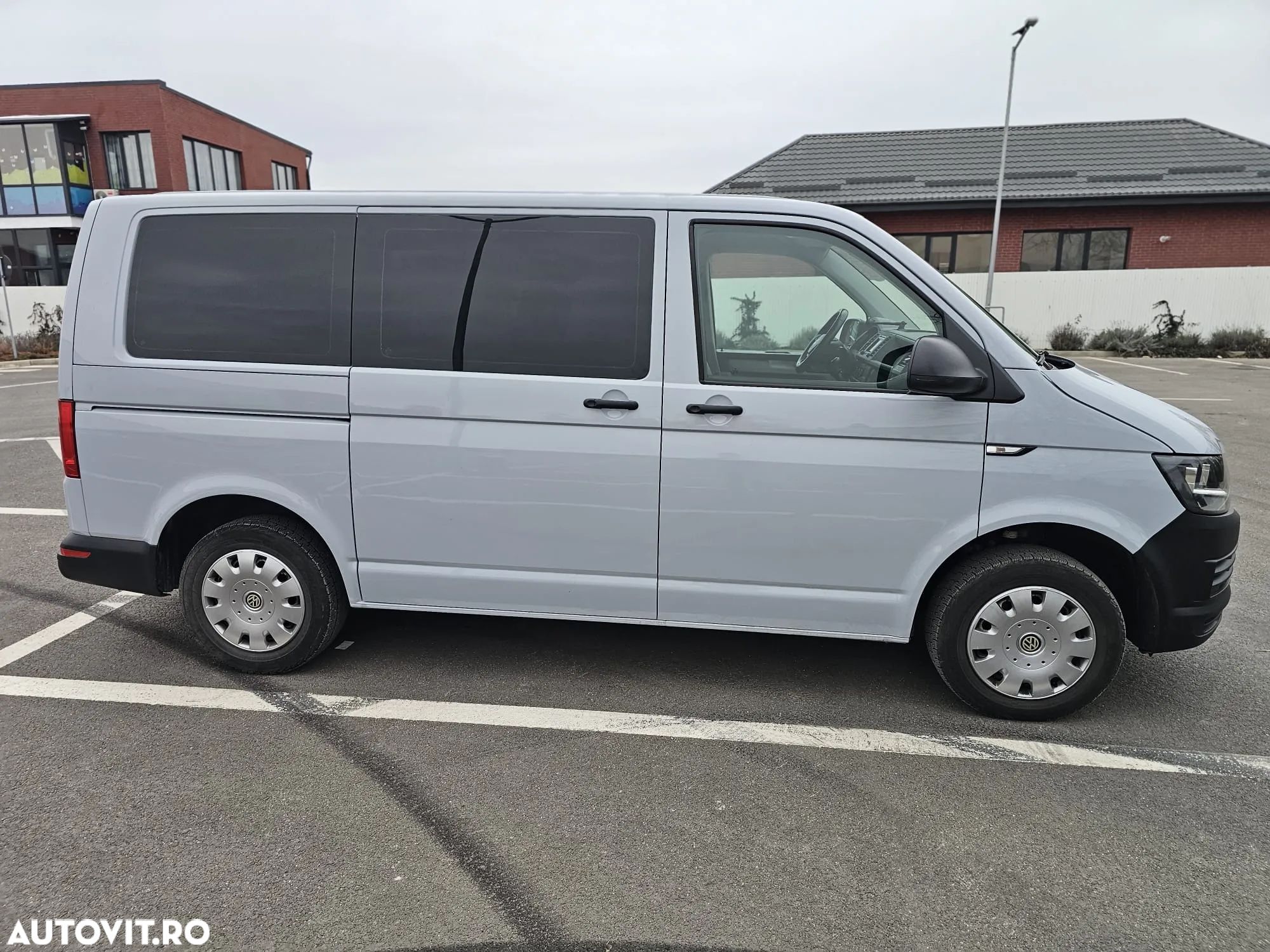 Volkswagen Caravelle - 1